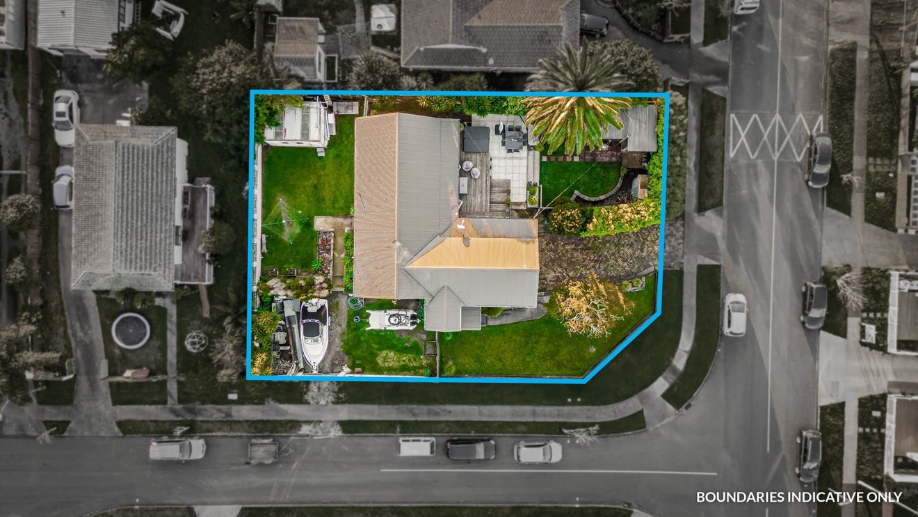 24 Granville Drive, Massey, Auckland - Carousel 1