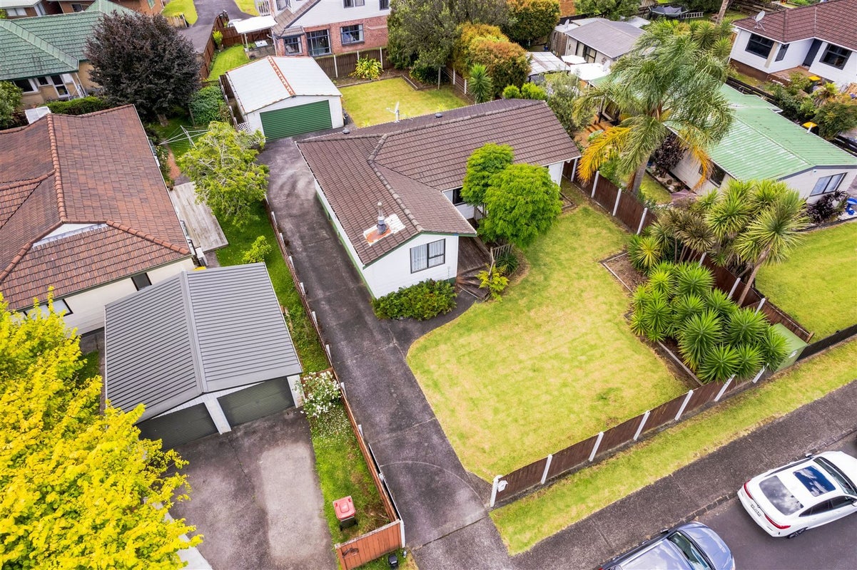 13 Oakmont Place, Wattle Downs, Auckland - Carousel 1