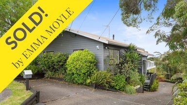 1145 Scenic Drive North, Swanson, Auckland - Carousel 1