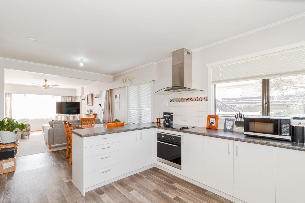 16 Auckland Road, Greenmeadows, Napier - Carousel 1