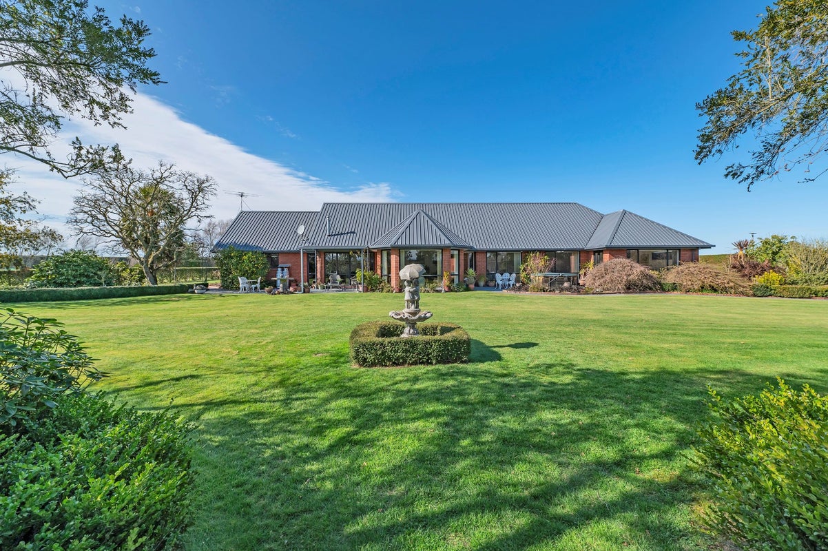 1426 Wards Road, Charing Cross, Darfield - Carousel 1