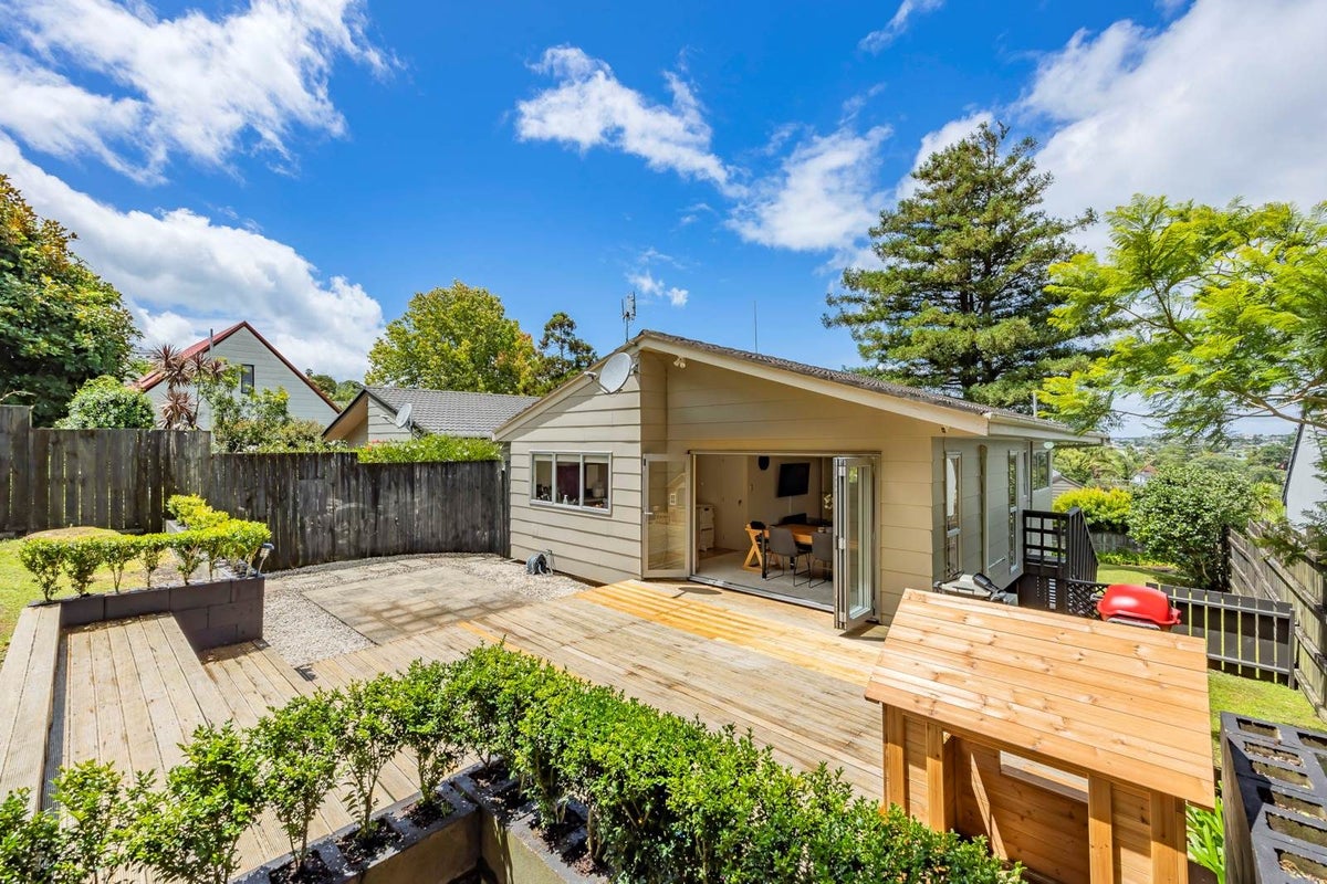 1/11 Branston Avenue, Browns Bay, Auckland - Carousel 2