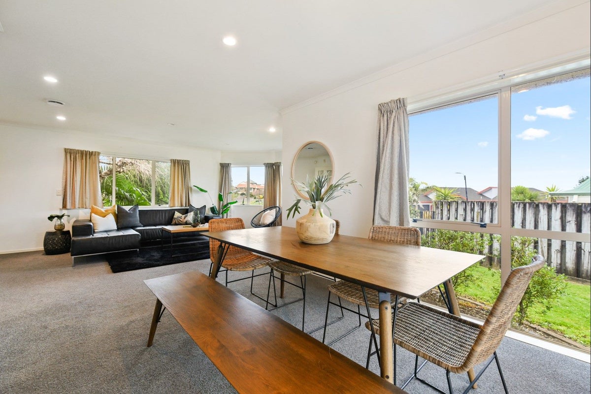 8 Sunny Dale, Western Heights, Hamilton - Carousel 2