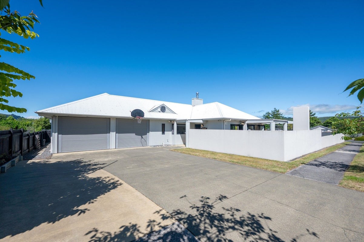 1 Antonia Place, Kinloch, Taupo - Carousel 1