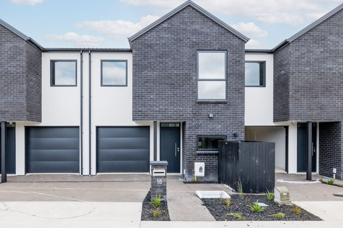 3/16 Akakura Terrace, Peacocke, Hamilton - Carousel 1