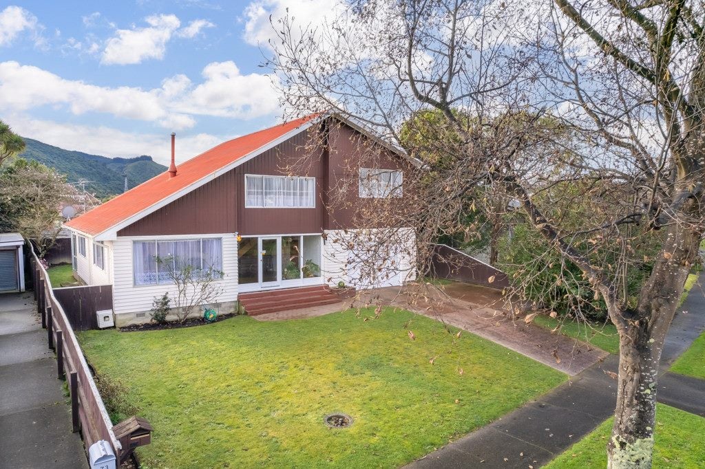 75 California Drive, Totara Park, Upper Hutt - Carousel 1