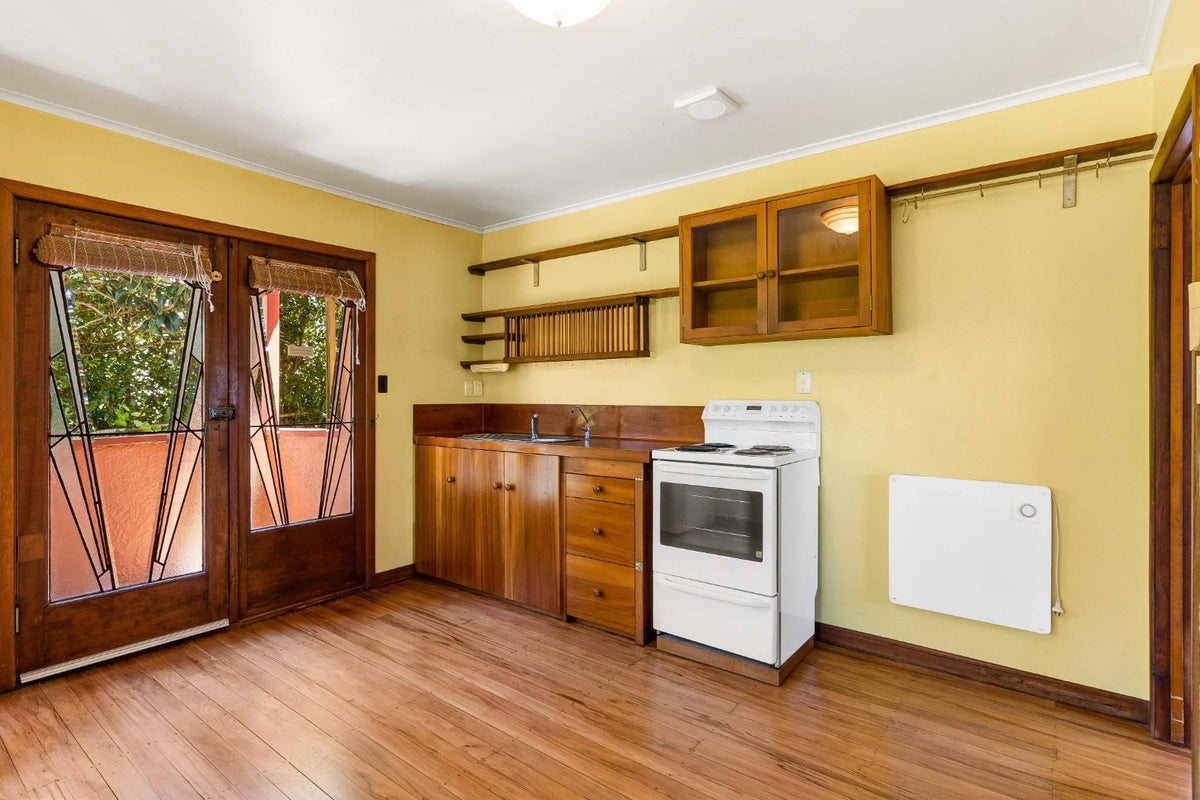 33 Western Springs Road, Morningside, Auckland - Carousel 2