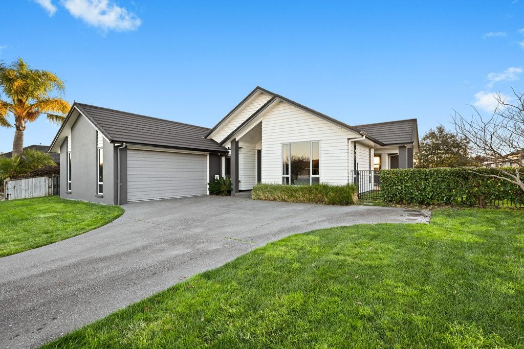 13 Bentley Rise, Flagstaff, Hamilton - Carousel 1