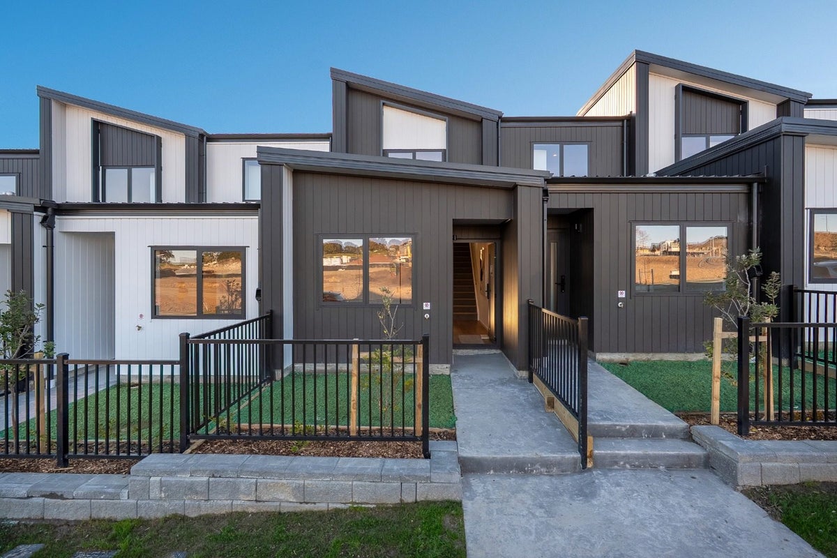 3/4 Limestone Drive, Hobsonville, Auckland - Carousel 1