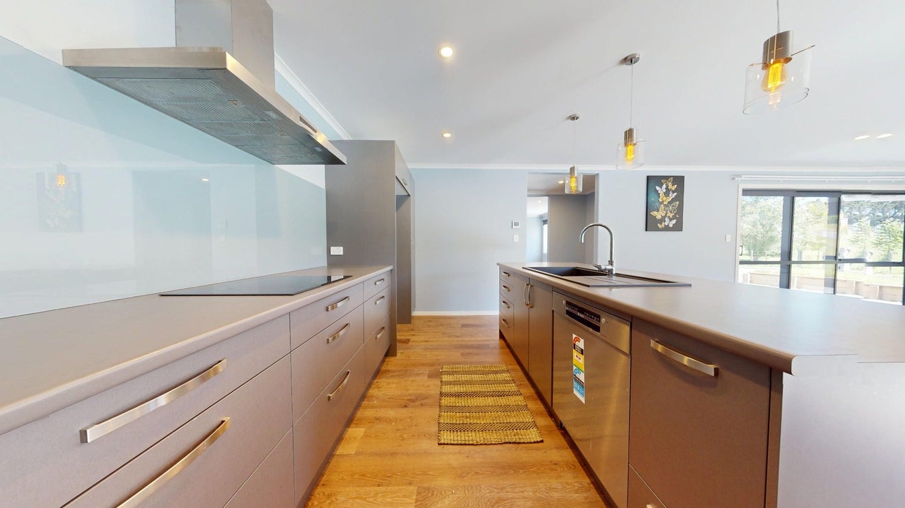 16 Cracroft Drive, Putiki, Whanganui - Carousel 2
