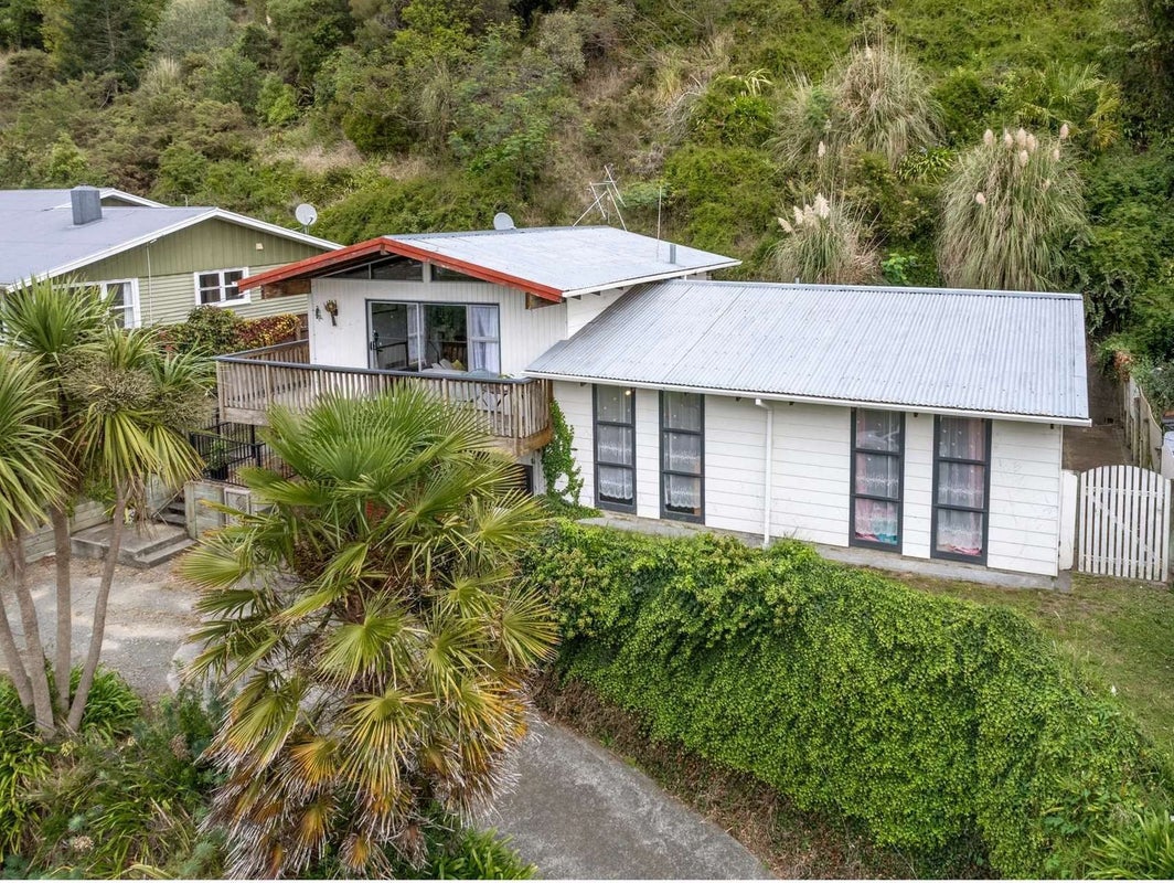 30 Turoa Road, Whanganui East, Whanganui - Carousel 1