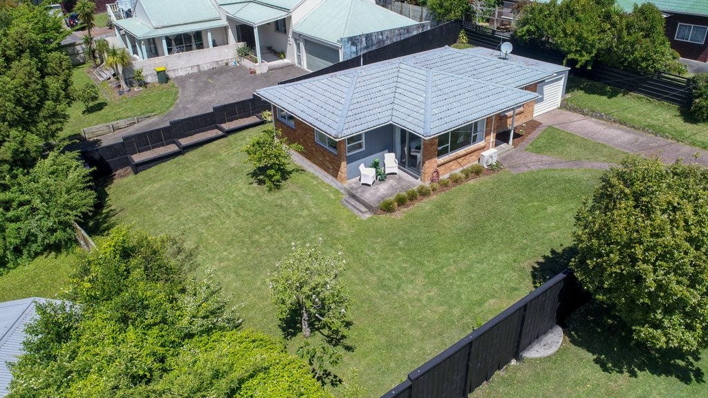 18 Captain Scott Road, Glen Eden, Auckland - Carousel 1