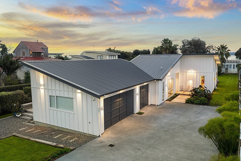 5 Pohutukawa Road, Beachlands, Auckland - Carousel 1