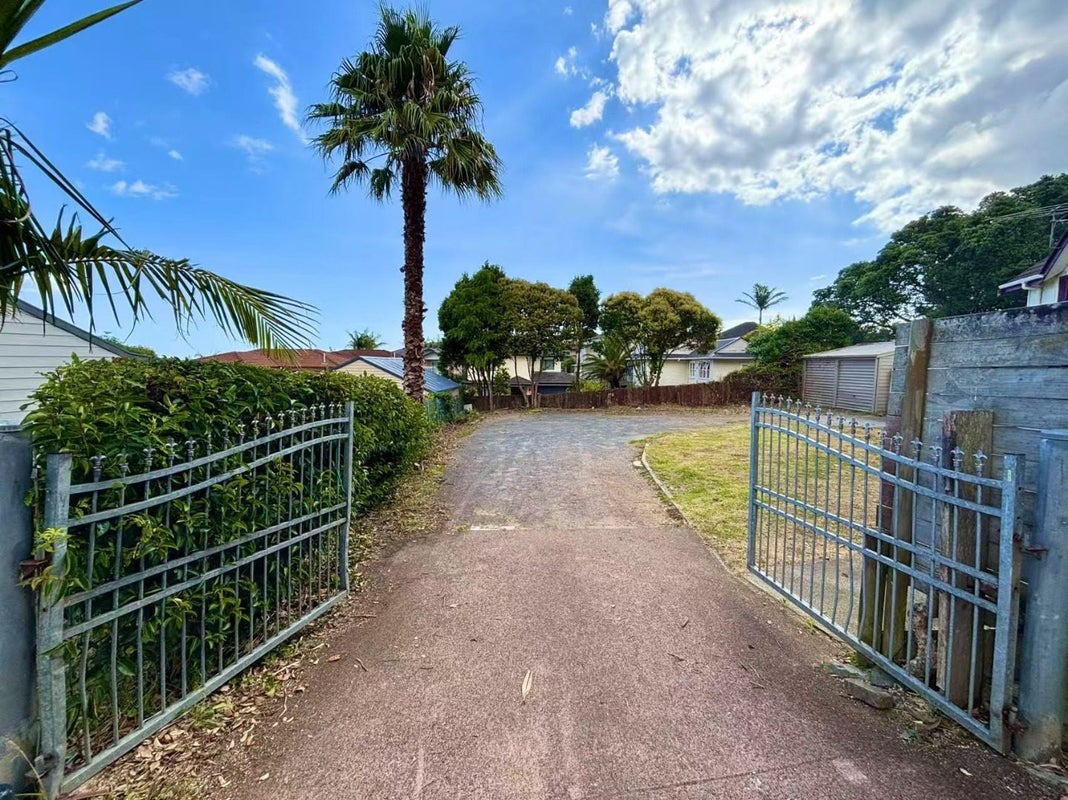 5 Ancona Lane, Goodwood Heights, Auckland - Carousel 2