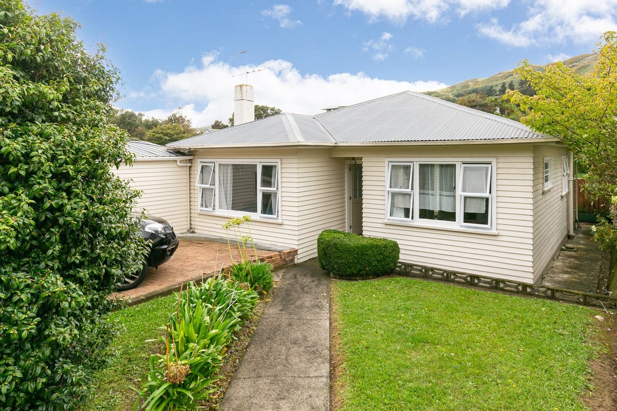 4 Bell Street, Tawa, Wellington - Carousel 15
