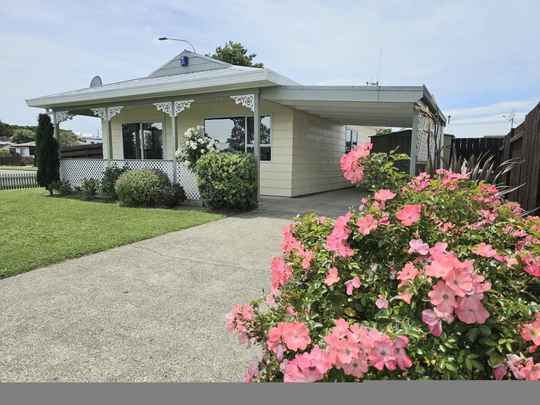 1 Tiller Close, Kelvin Grove, Palmerston North - Carousel 1