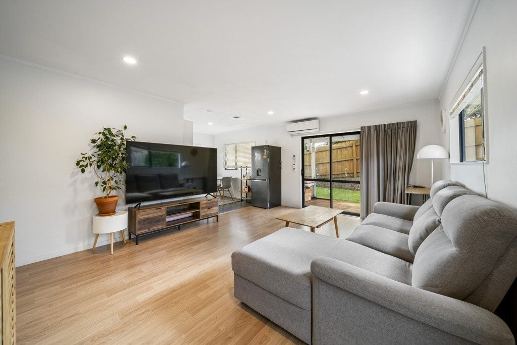 2/109 Target Road, Totara Vale, Auckland - Carousel 1