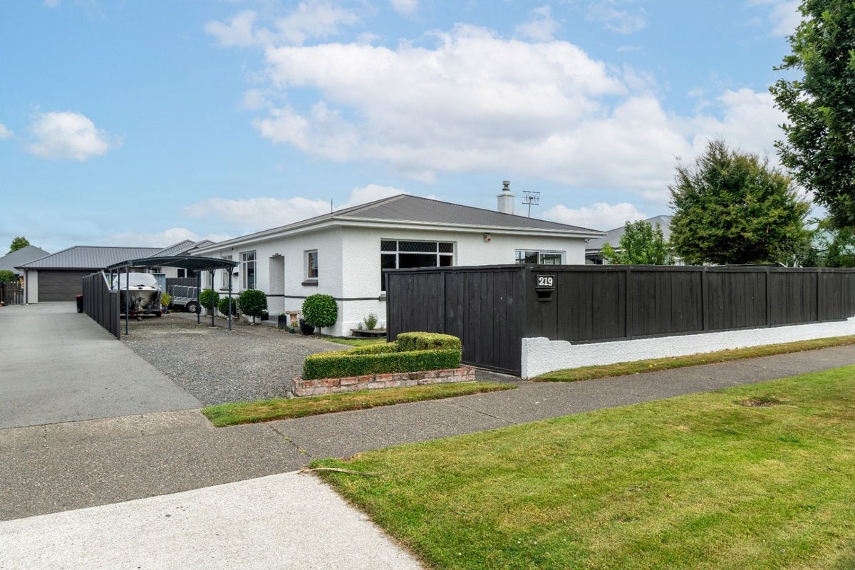 219 George Street, Waverley, Invercargill - Carousel 1