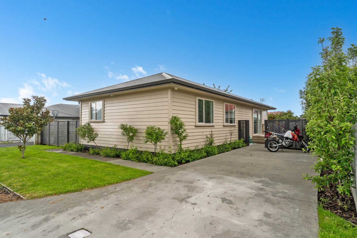 2 Walnut Lane, Carterton - Carousel 20