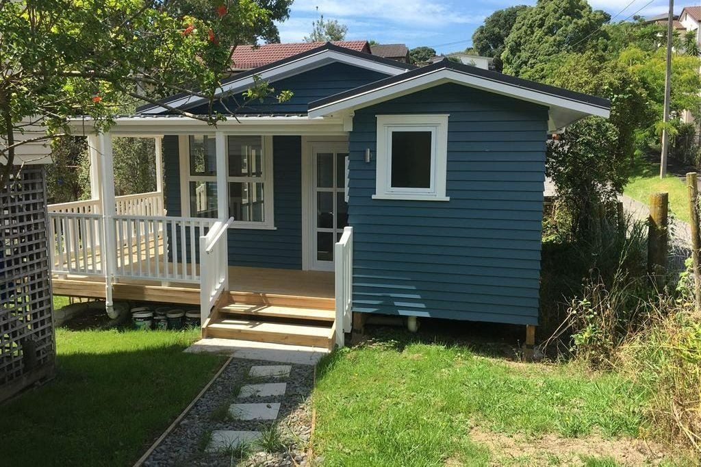 12 Rossmore Terrace, Murrays Bay, Auckland - Carousel 1