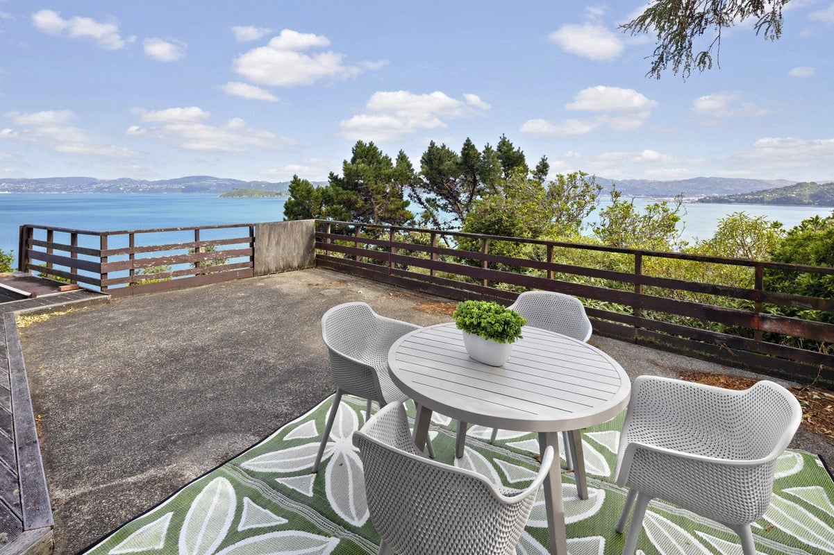 45 Ferry Road, Days Bay, Lower Hutt - Carousel 2