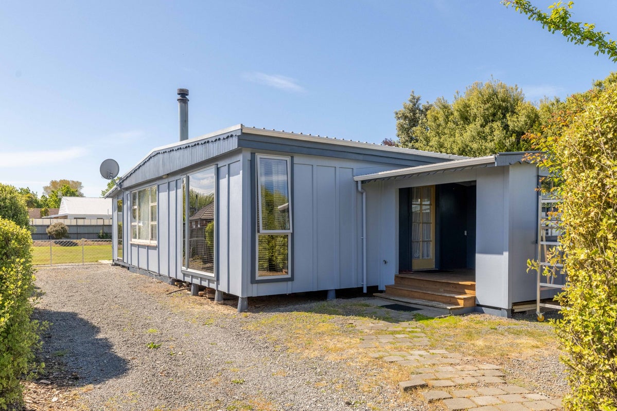 40 Queens Avenue, Waikuku Beach, Waikuku Beach - Carousel 1