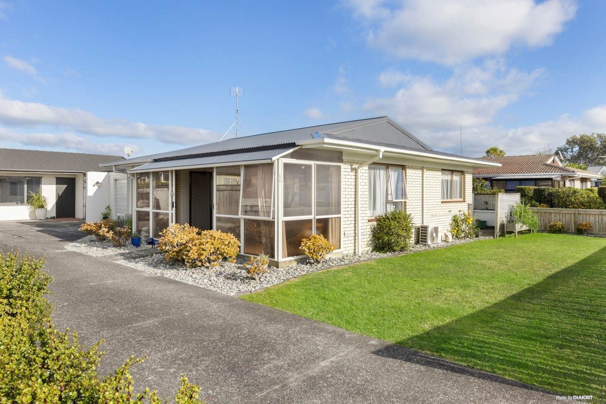 92A Florence Avenue, Orewa, Rodney, Auckland - Carousel 1