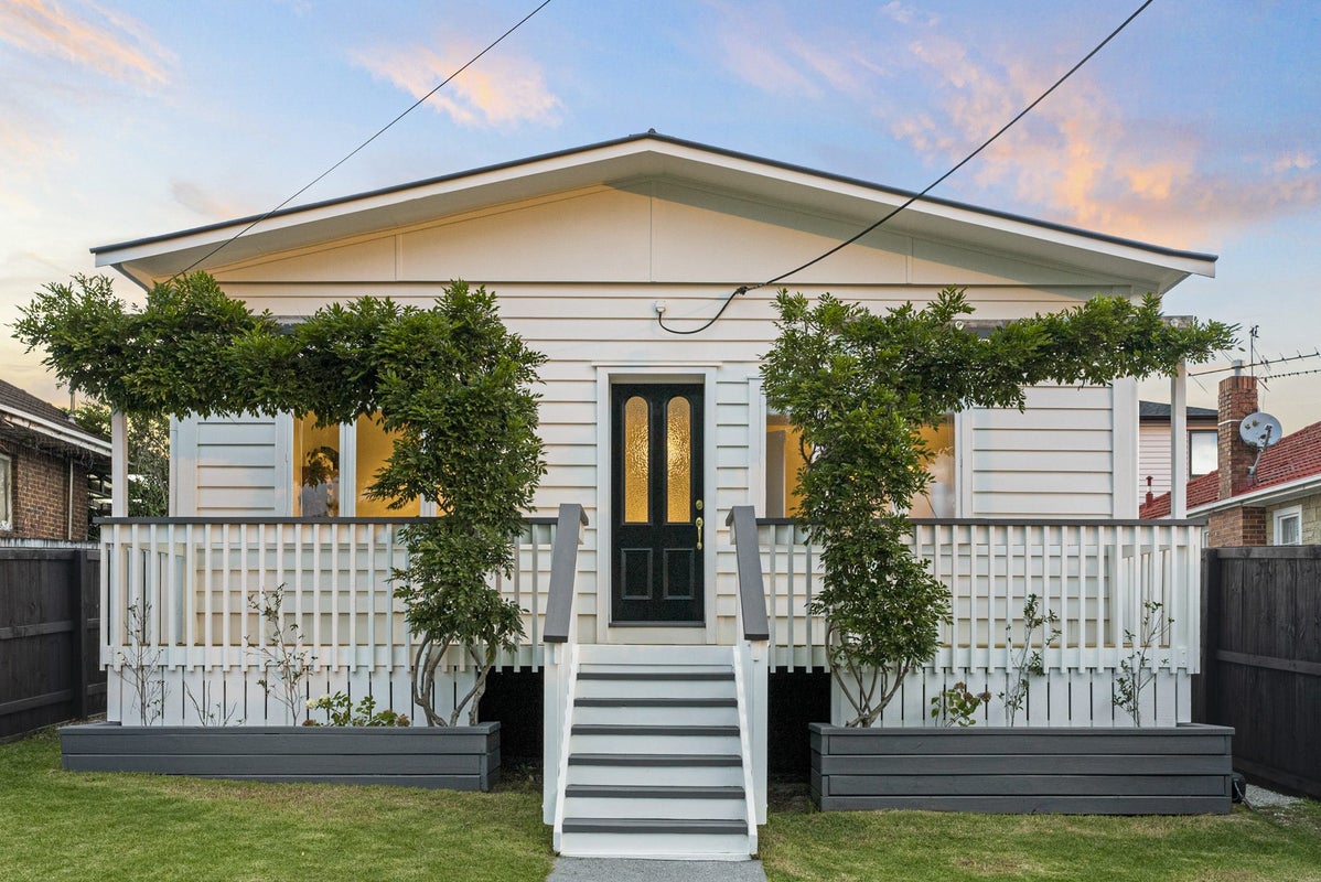 142 Hutchinson Avenue, New Lynn, Auckland - Carousel 1