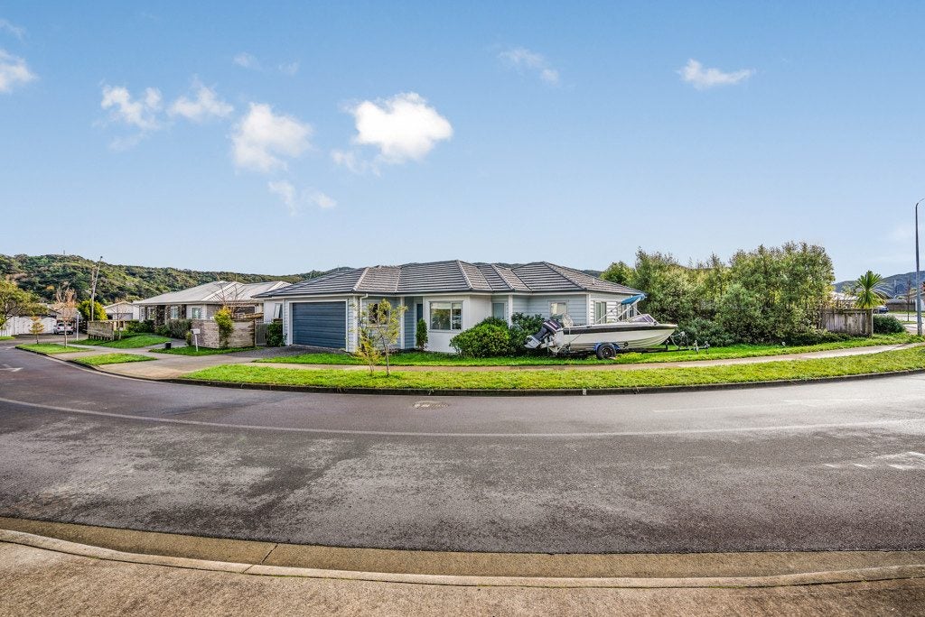 3 Henrietta Maxwell Grove, Wainuiomata, Lower Hutt, Wellington - Carousel 2