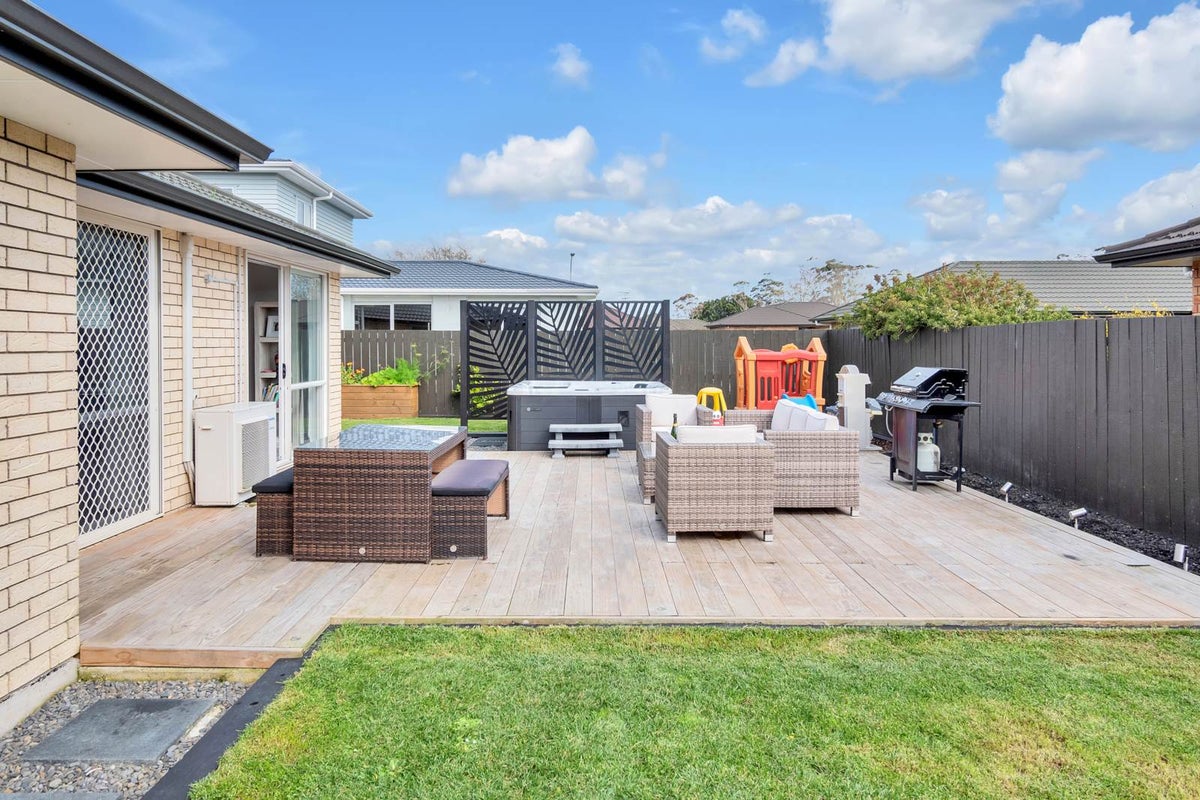 30 Chic Gardens, Parakai, Helensville - Carousel 1
