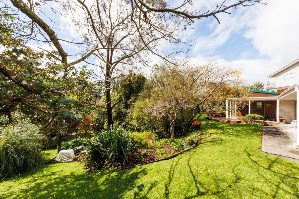 16 Clifton Terrace, Fitzherbert, Palmerston North - Carousel 2