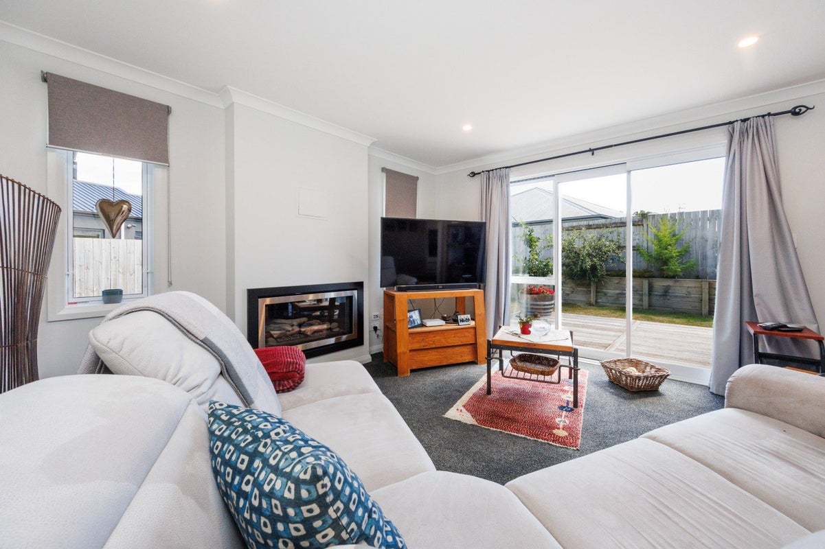 83 Johnstone Drive, Fitzherbert, Palmerston North - Carousel 2