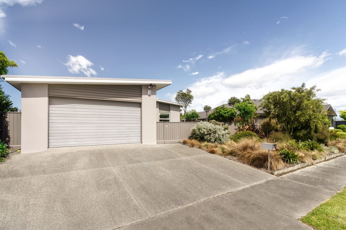 16 Broken Run, Wigram, Christchurch - Carousel 28