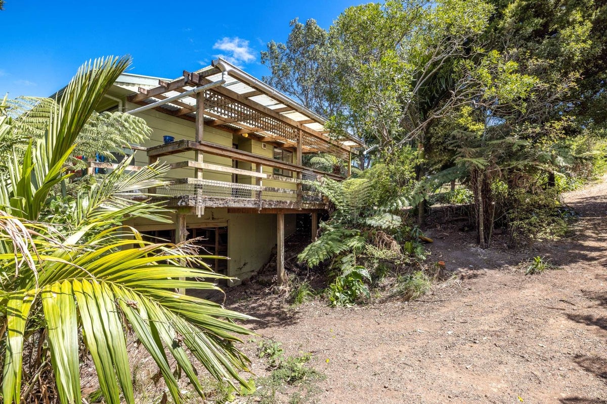 49 Hauraki Road, Oneroa, Waiheke Island - Carousel 1
