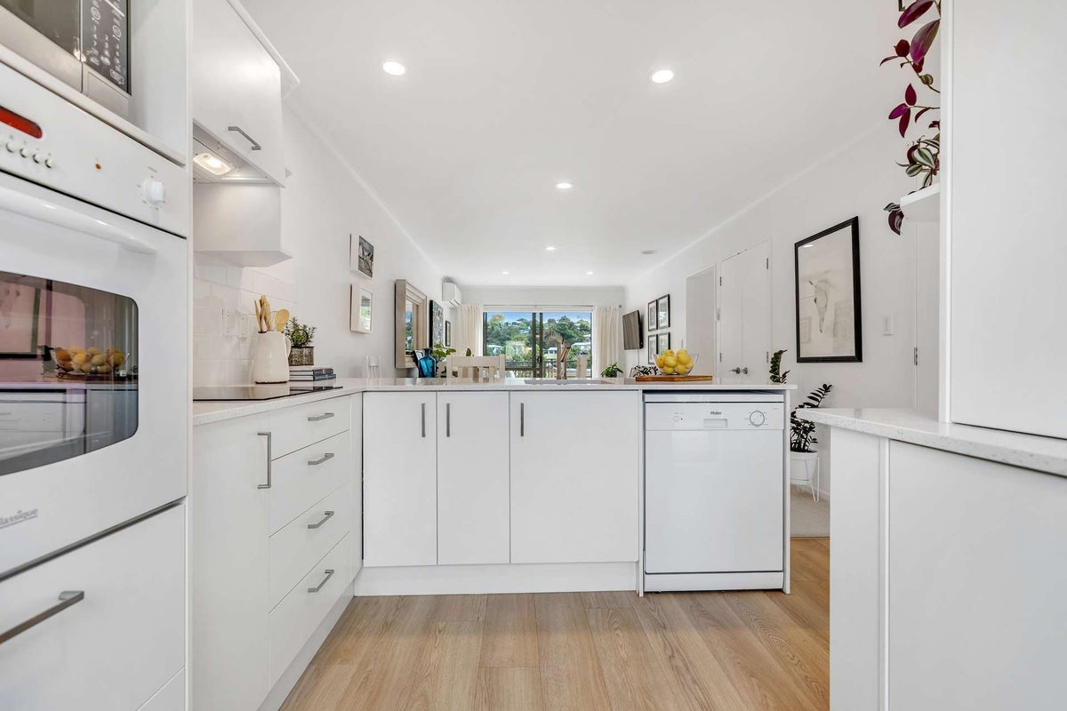 17/41 Manchester Way, Judea, Tauranga - Carousel 1