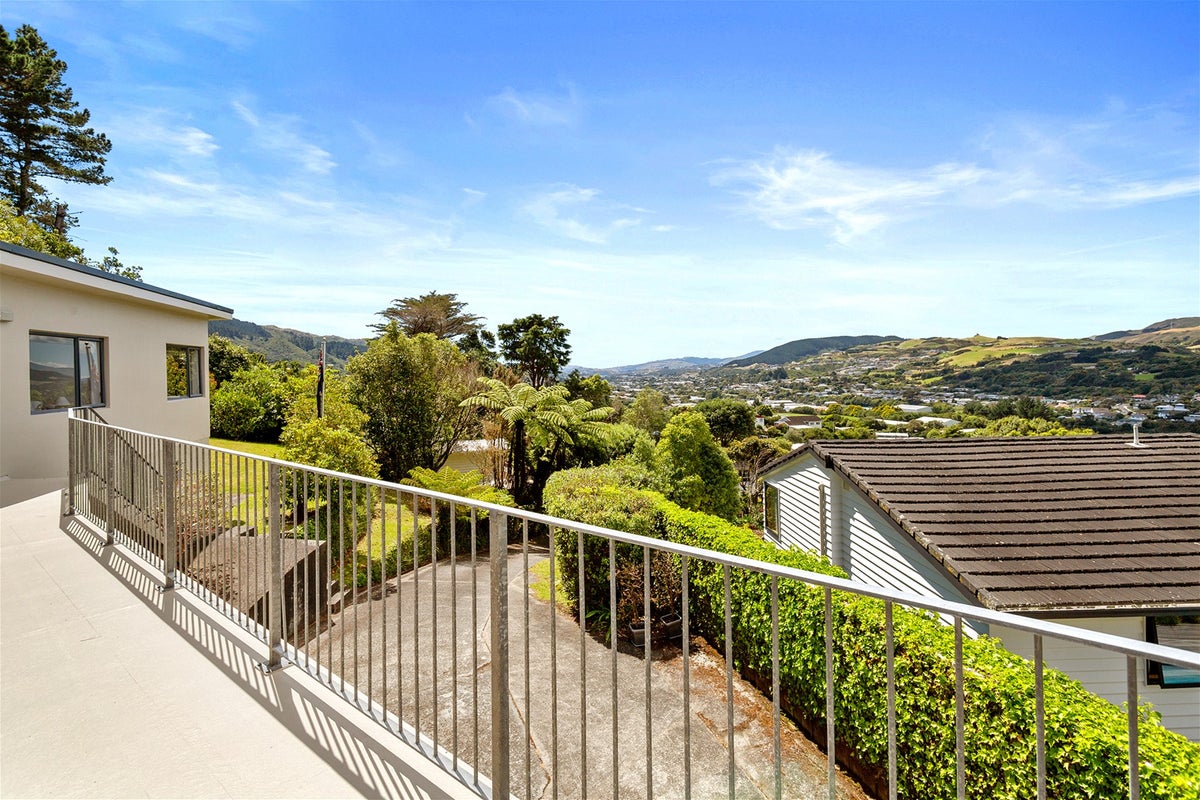 63 Sunrise Boulevard, Tawa, Wellington - Carousel 1