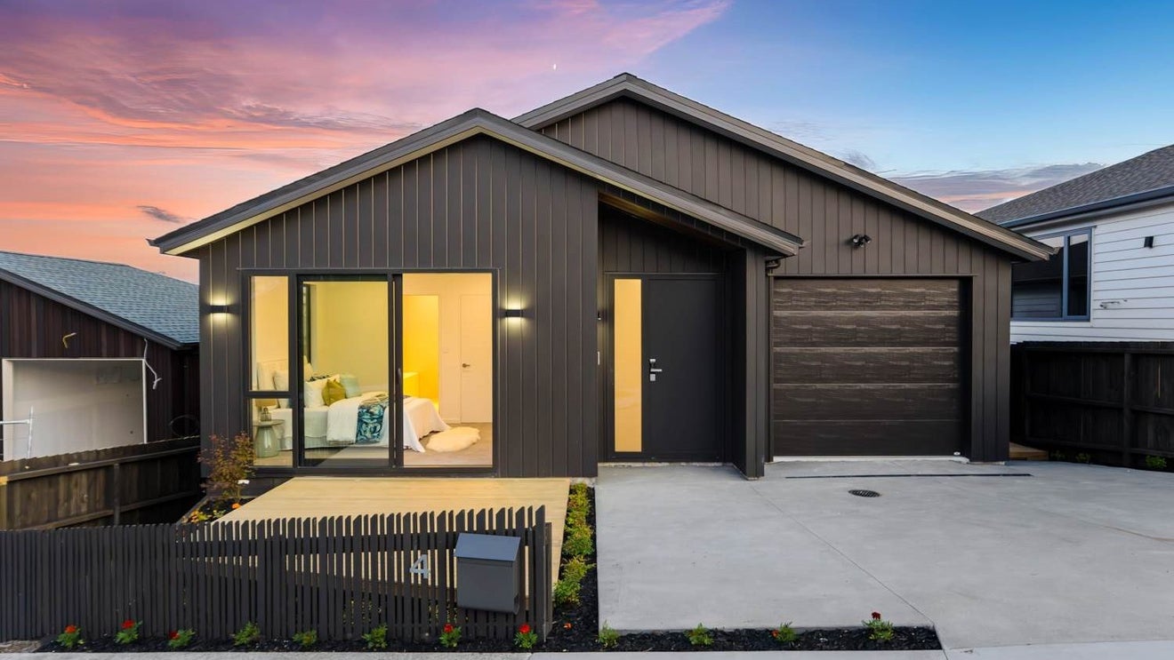 4 Baumea Rise, Massey, Auckland - Carousel 1