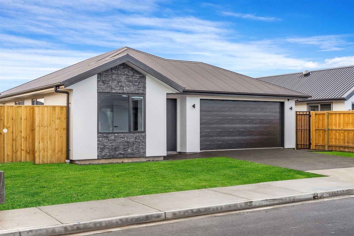 15 Grimwood Street, Woodend, Woodend - Carousel 1