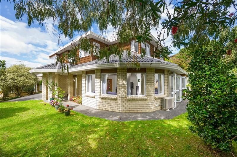 32 Crestview Place, Browns Bay, Auckland - Carousel 2