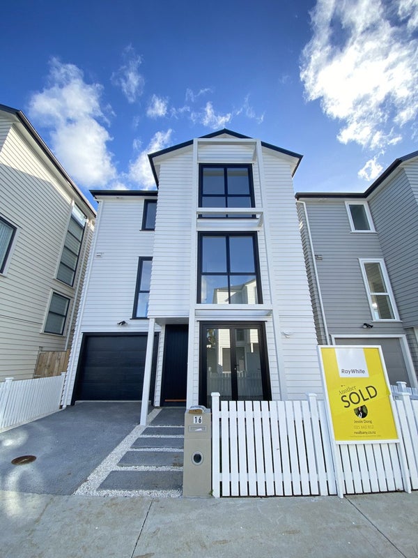 16 Nephrite Lane, Henderson, Auckland - Carousel 1