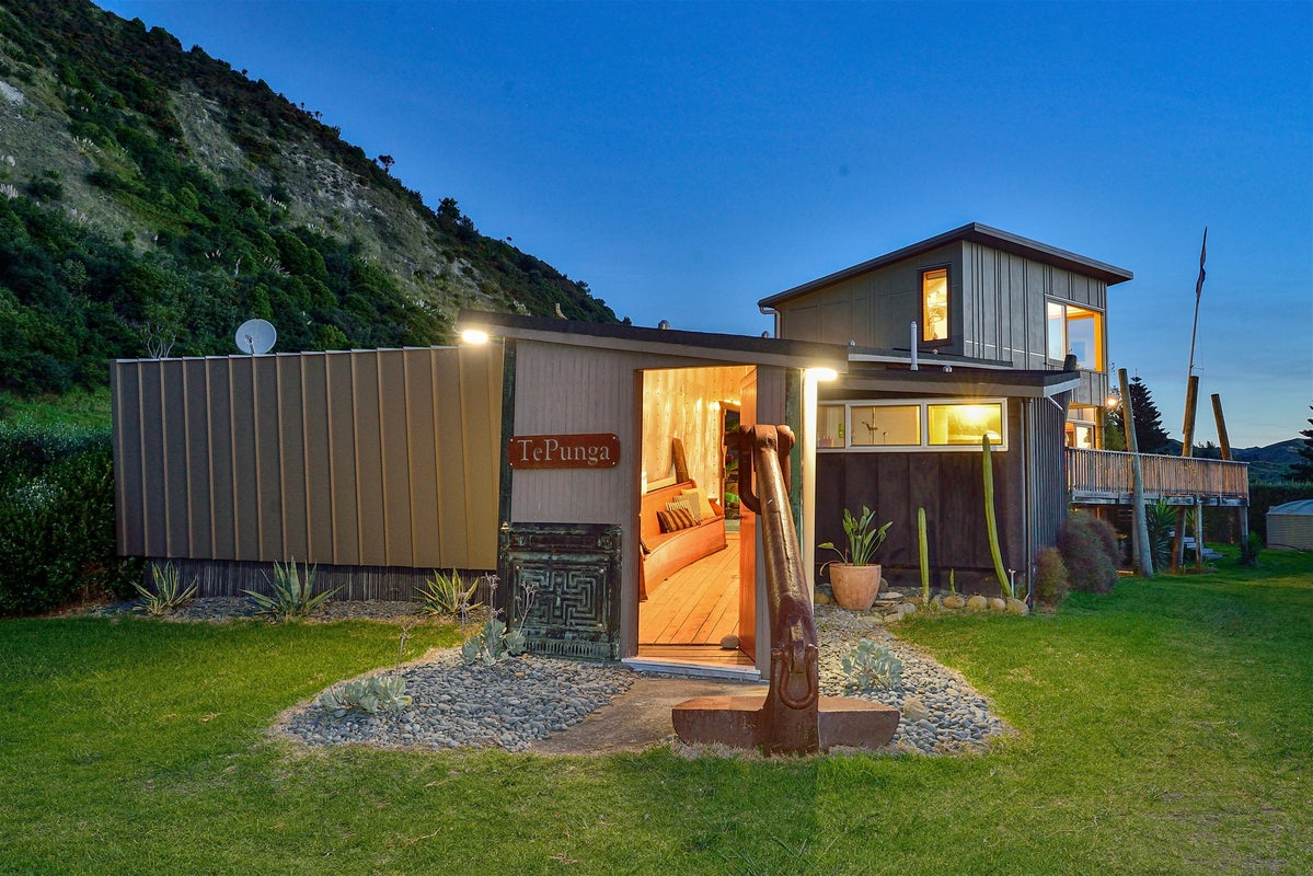 18 Kahawai Street, Mahia, Mahia - Carousel 1