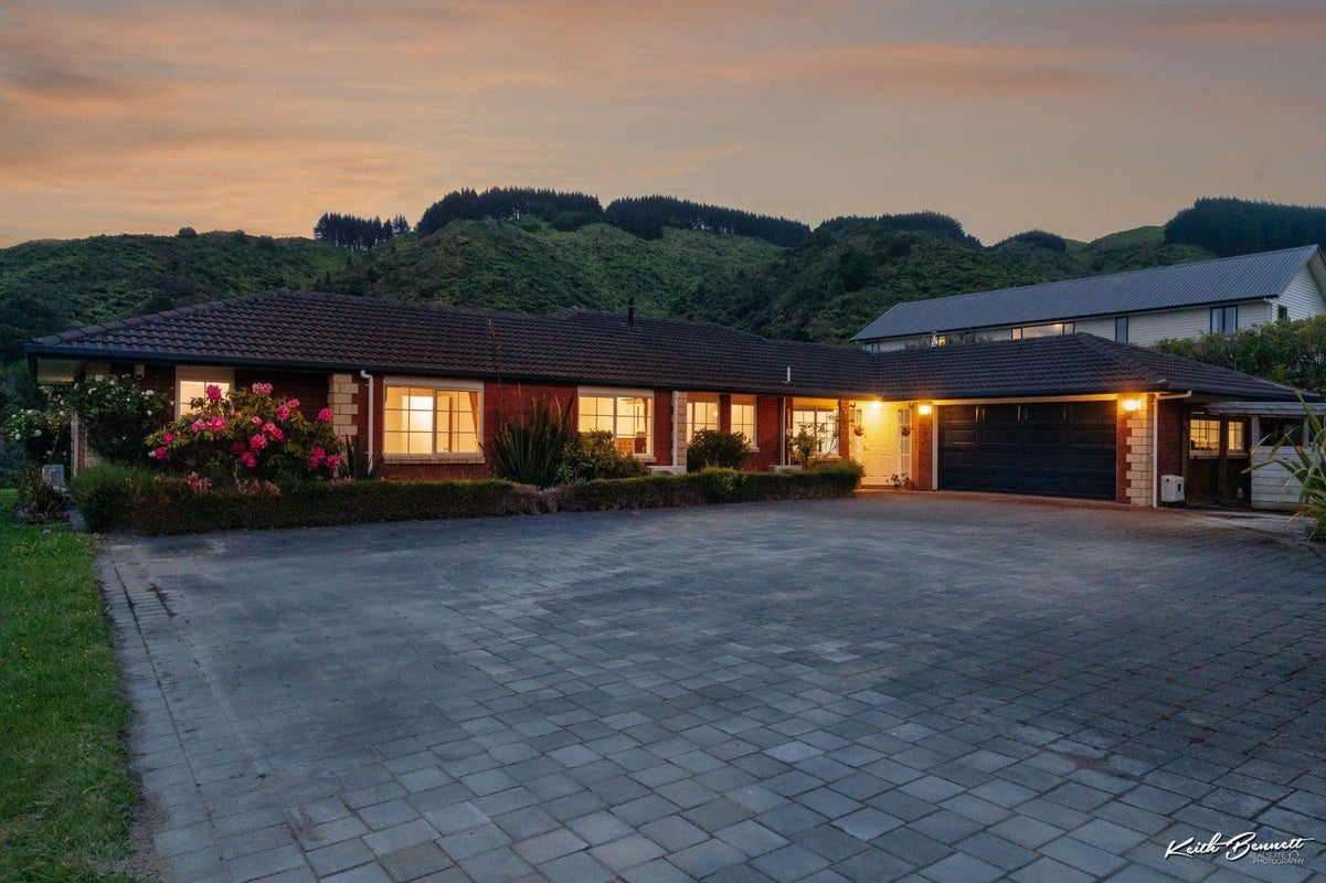 5 Grace Nicholls Grove, Riverstone Terraces, Upper Hutt - Carousel 2