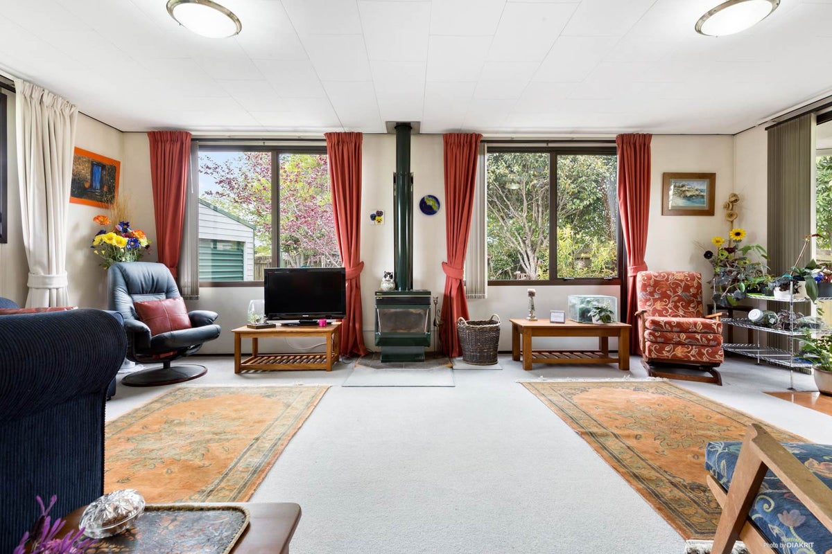 6 Balmore Place, Wattle Downs, Auckland - Carousel 2