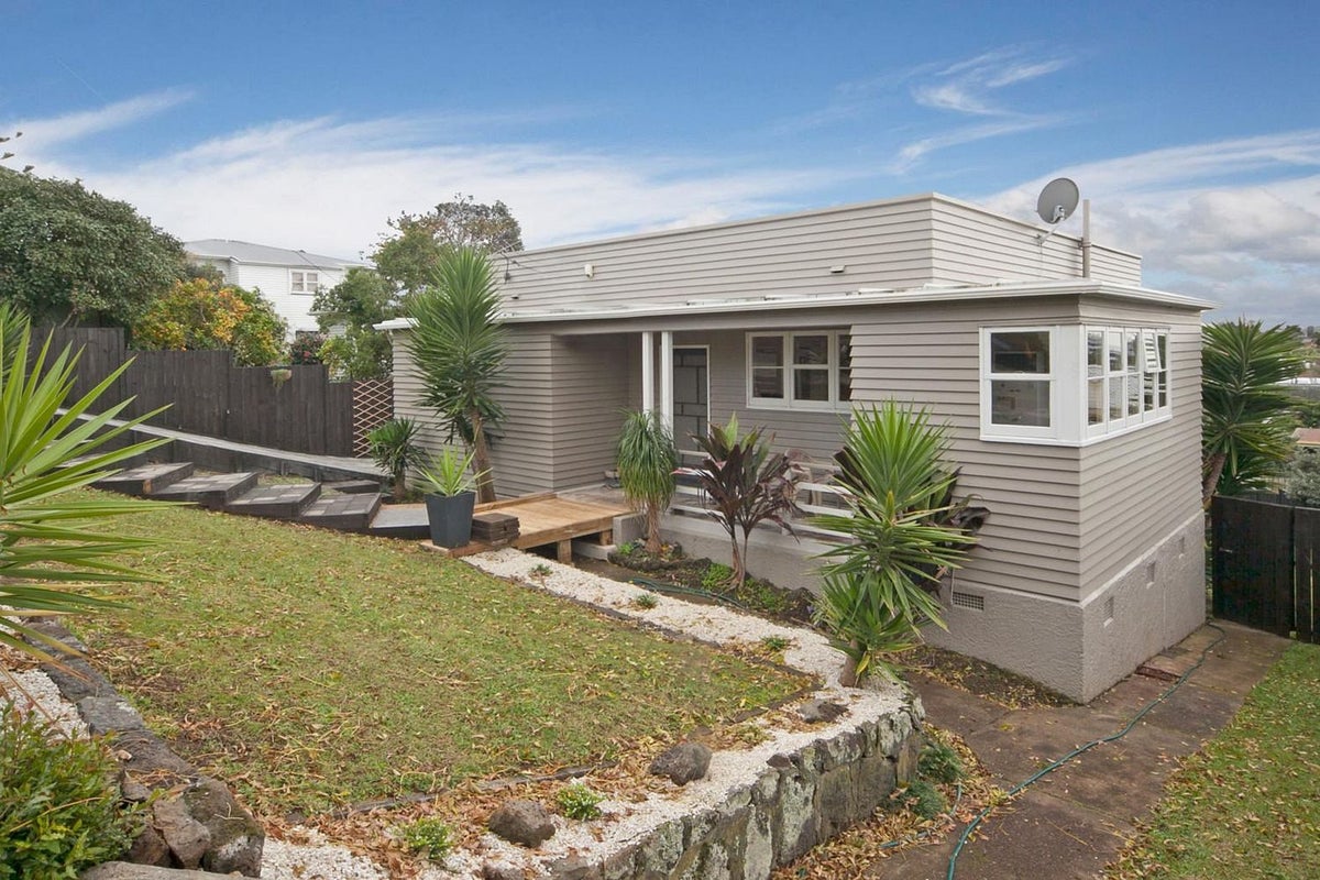 53 Waiohua Road, Greenlane, Auckland - Carousel 1