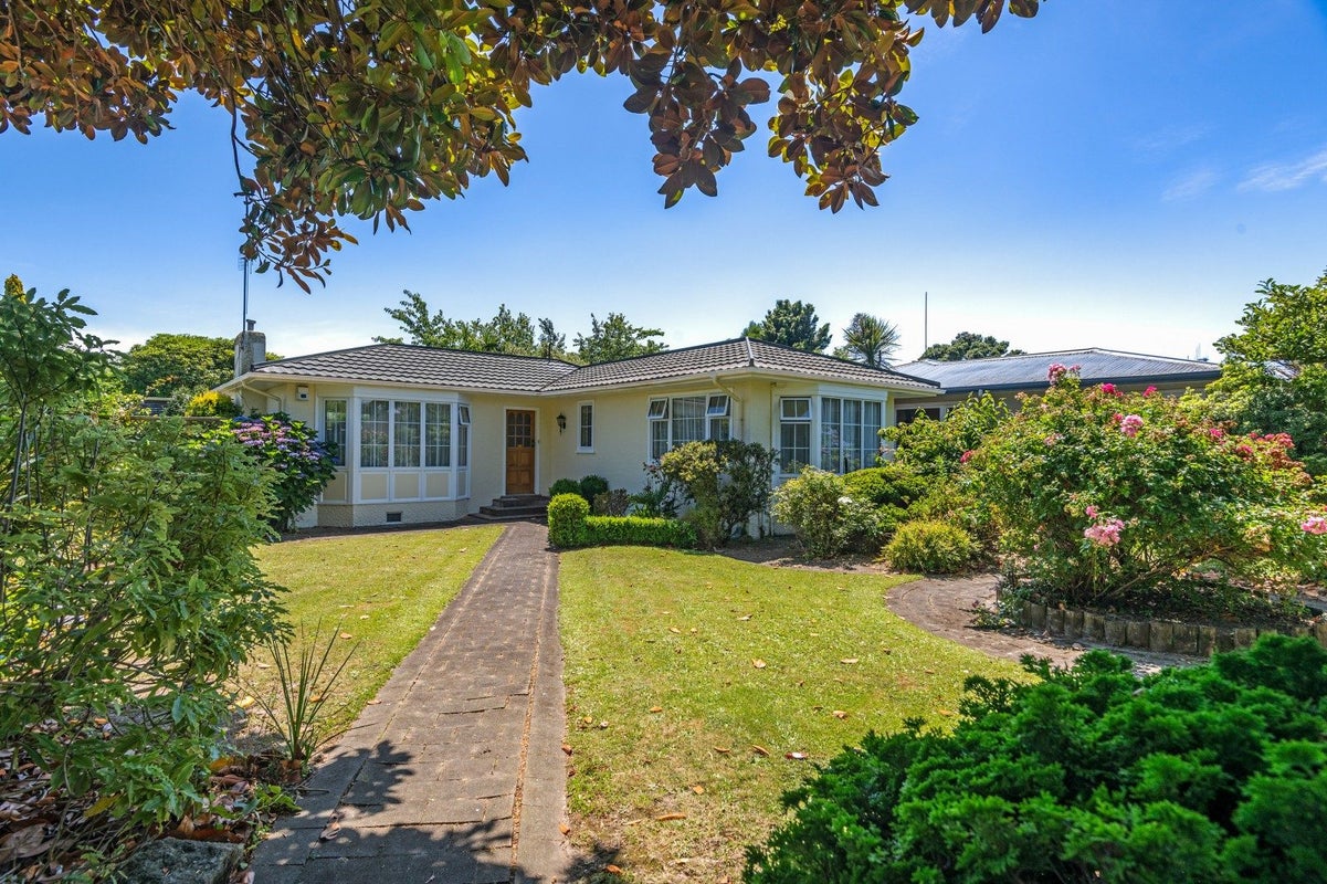 113 Pahiatua Street, Hokowhitu, Palmerston North - Carousel 2
