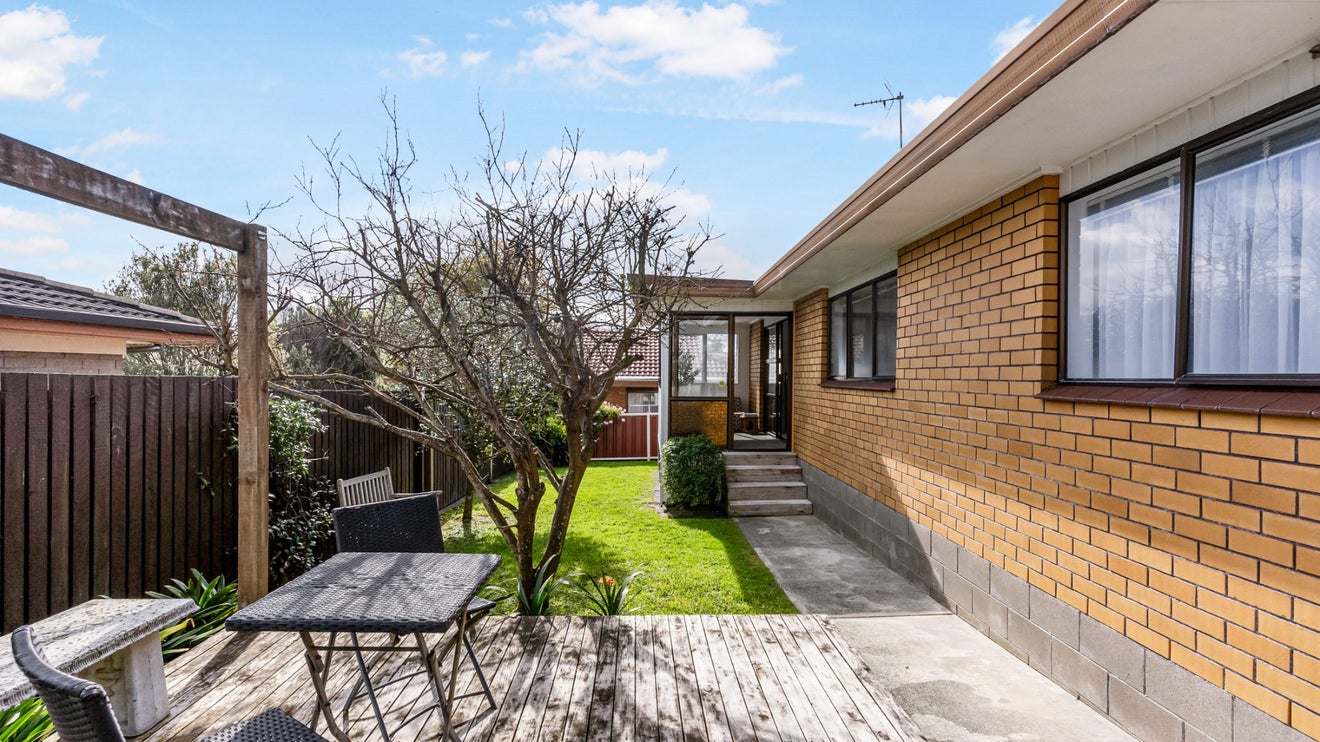 2/13 Menary Street, Papakura, Auckland - Carousel 1
