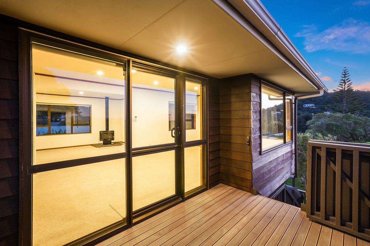 8 Pukerua Beach Road, Pukerua Bay, Porirua - Carousel 46