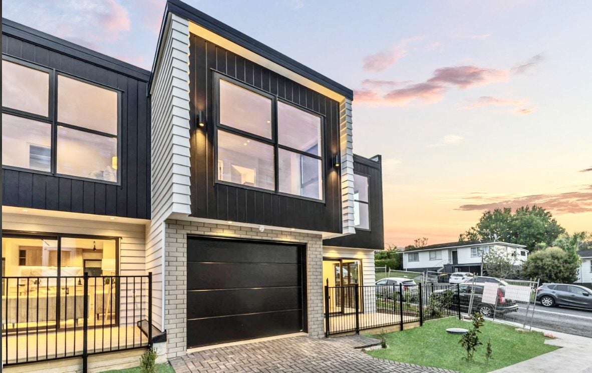 12A Hewlett Road, Massey, Auckland - Carousel 1