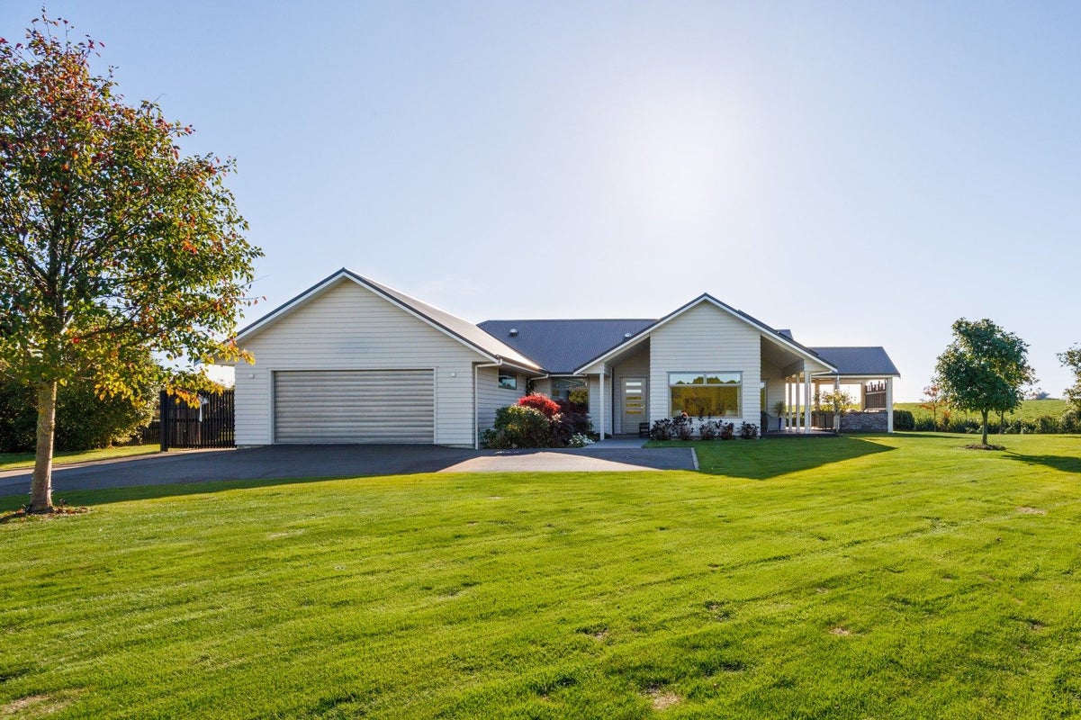 20 Loveston Lane, Kelvin Grove, Palmerston North - Carousel 1