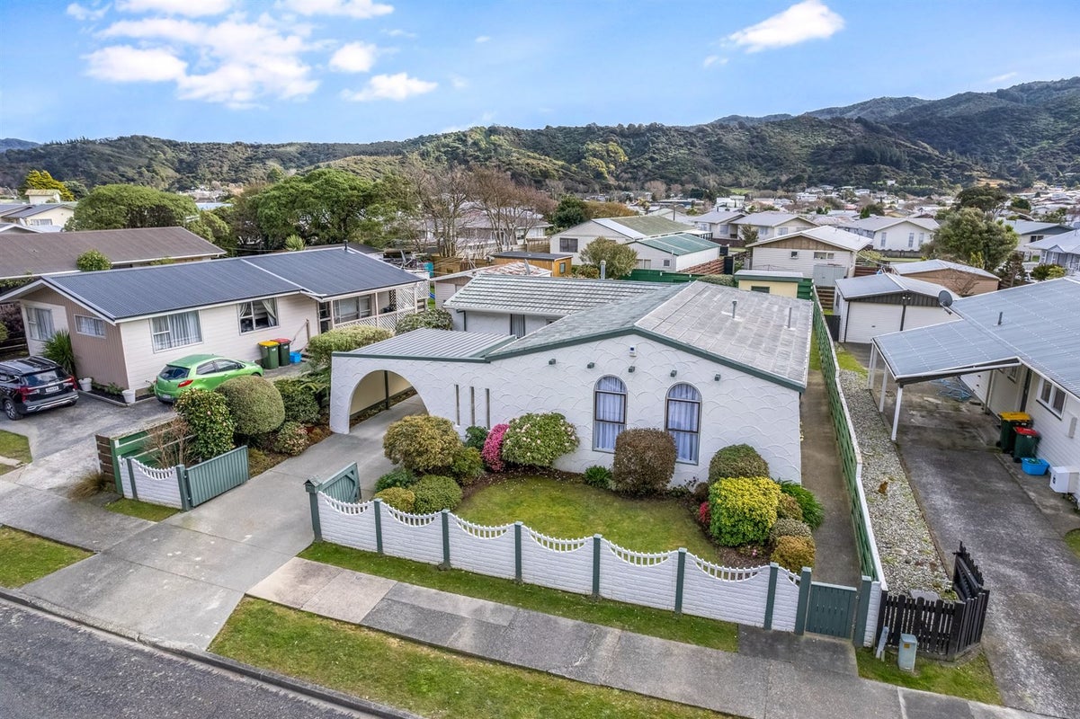 13 Trelawney Road, Wainuiomata, Lower Hutt - Carousel 1